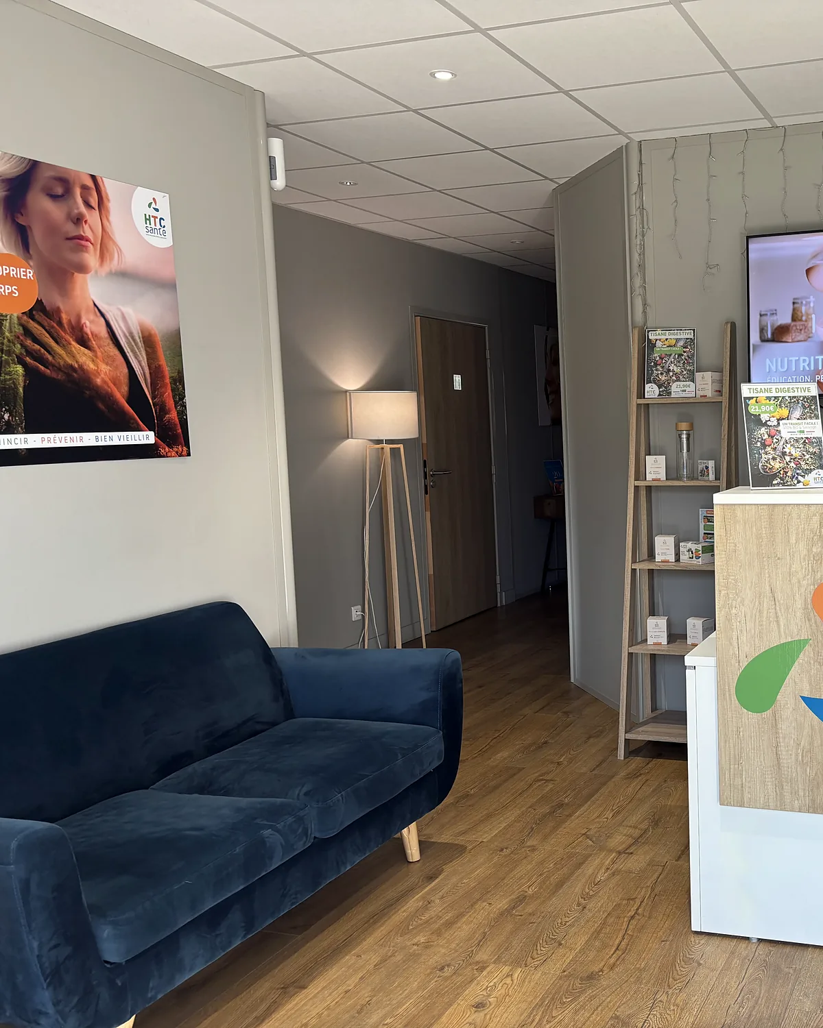 Espace d'accueil chaleureux du centre HTC Santé à Bourgoin-Jallieu